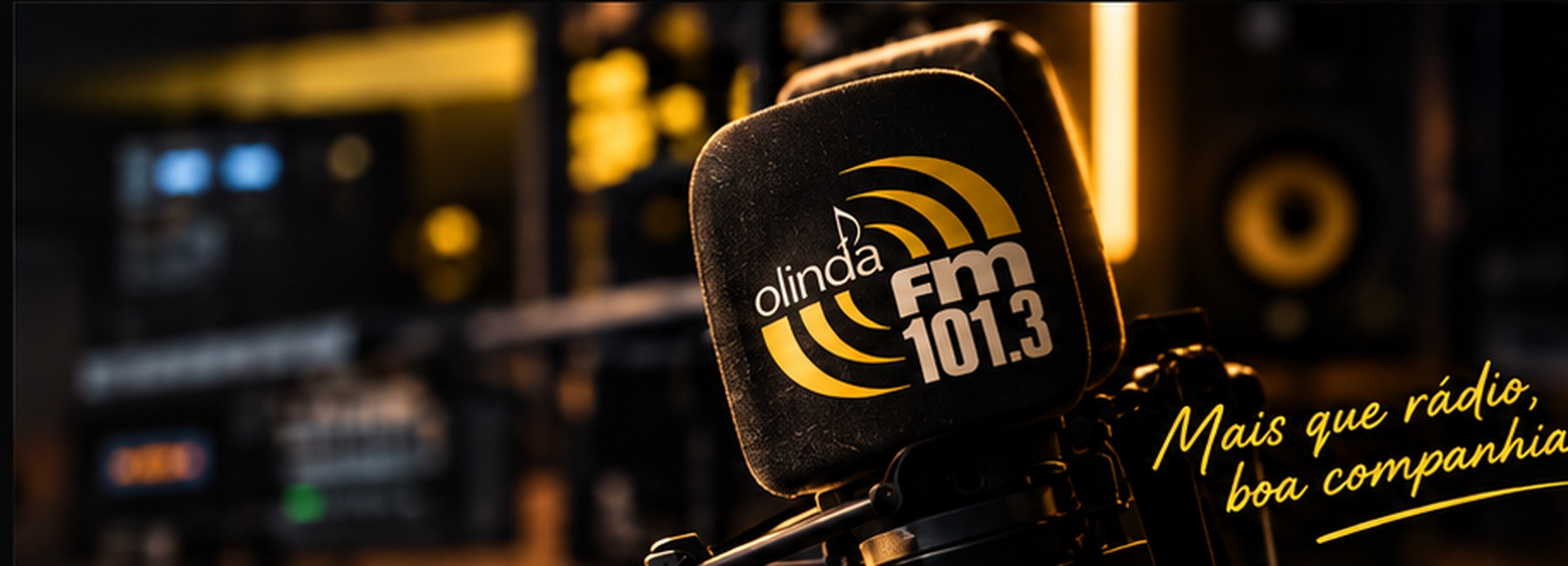 Microfone da Olinda FM em estúdio